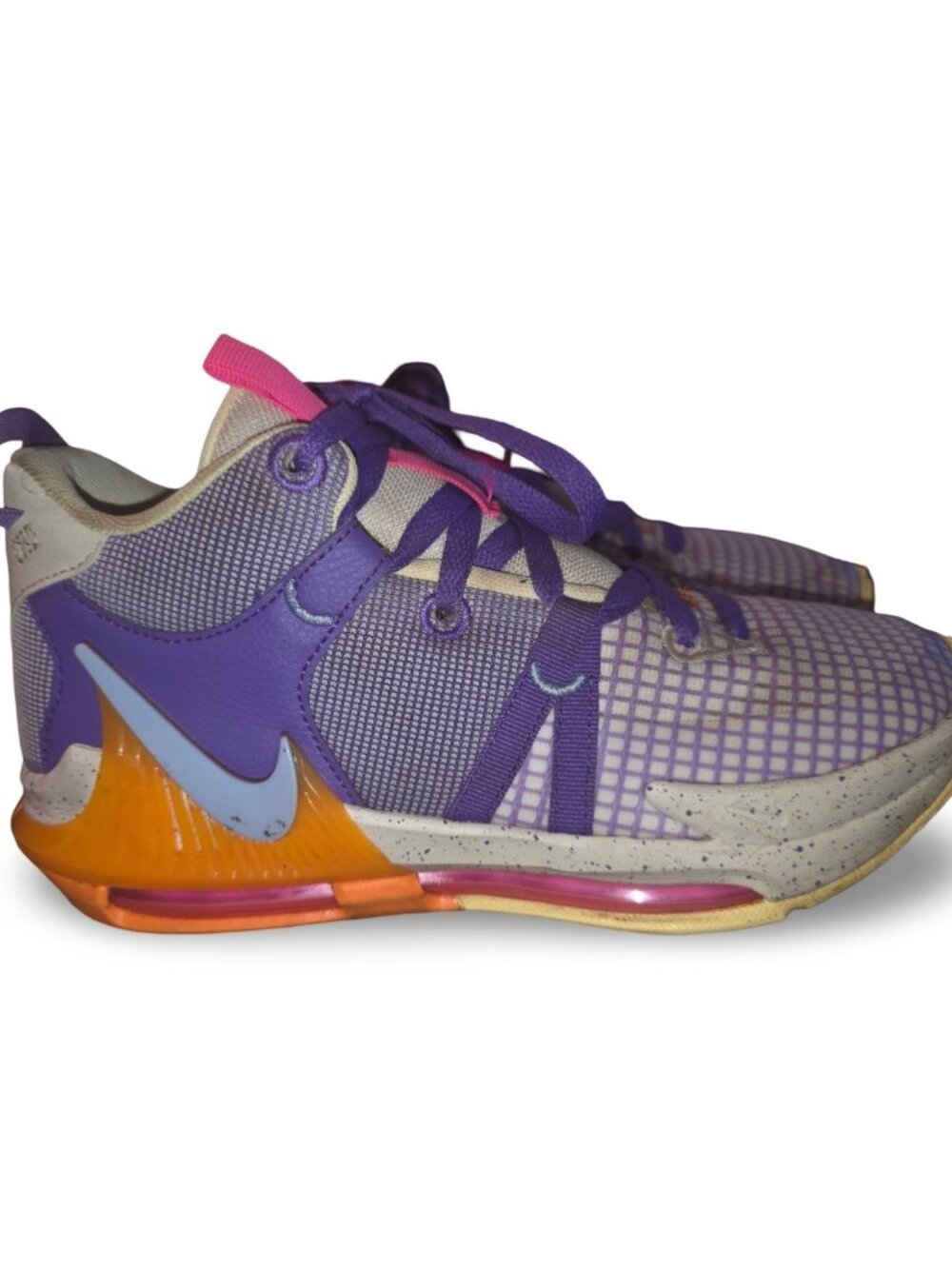 Nike LeBron Witness 7 GS Size 6 Youth  Action Grape Vivid Orange Low